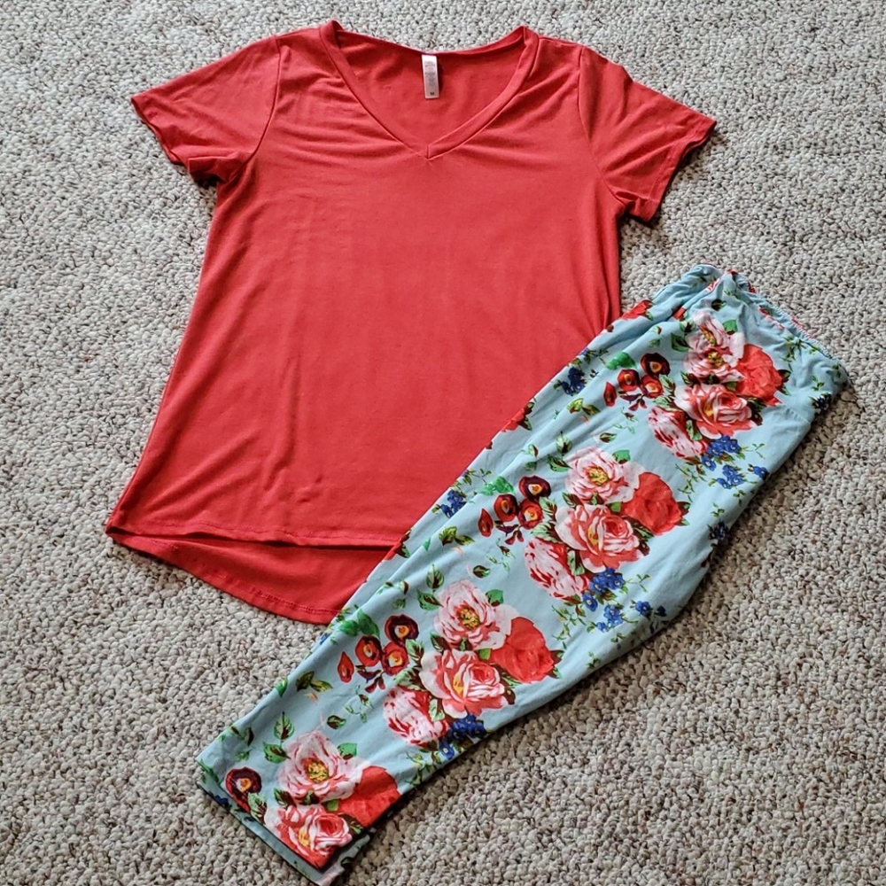 Women's Lularoe Christy t & capri leggings set